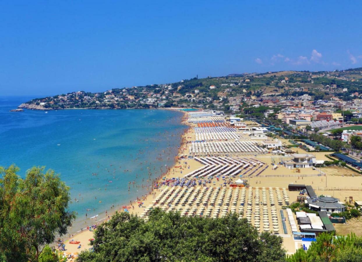 Nari Bed&Breakfast Gaeta Buitenkant foto
